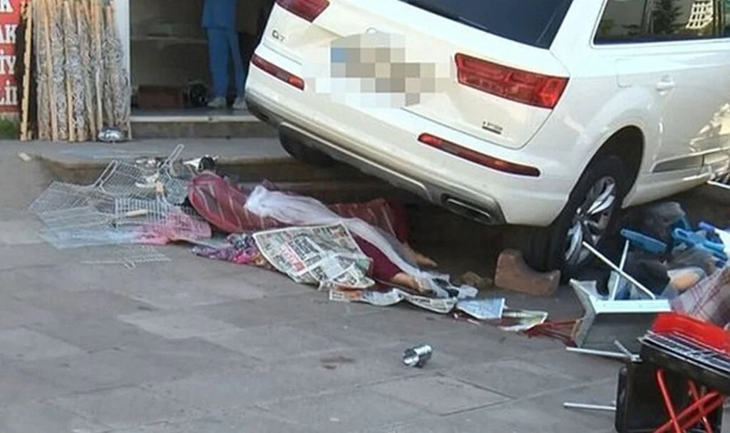 Kaldırımda dehşet! İki kadını ezdi 1 ölü 1 yaralı