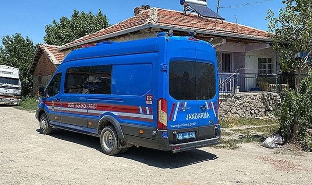 Kayınvalidesinin evinde tartıştığı karısını silahla vurdu
