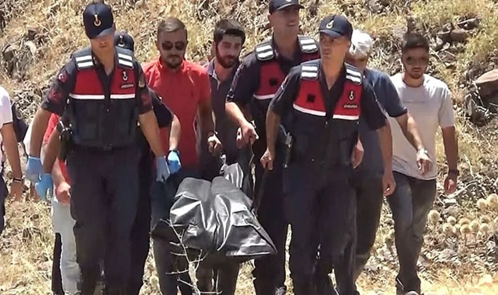 Kayıp yaşlı adam boş arazide ölü bulundu
