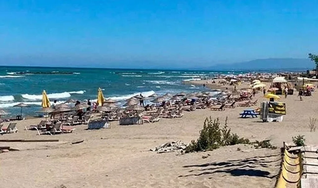 Kırmızı bayrak asıldı: Denize girmek yasaklandı