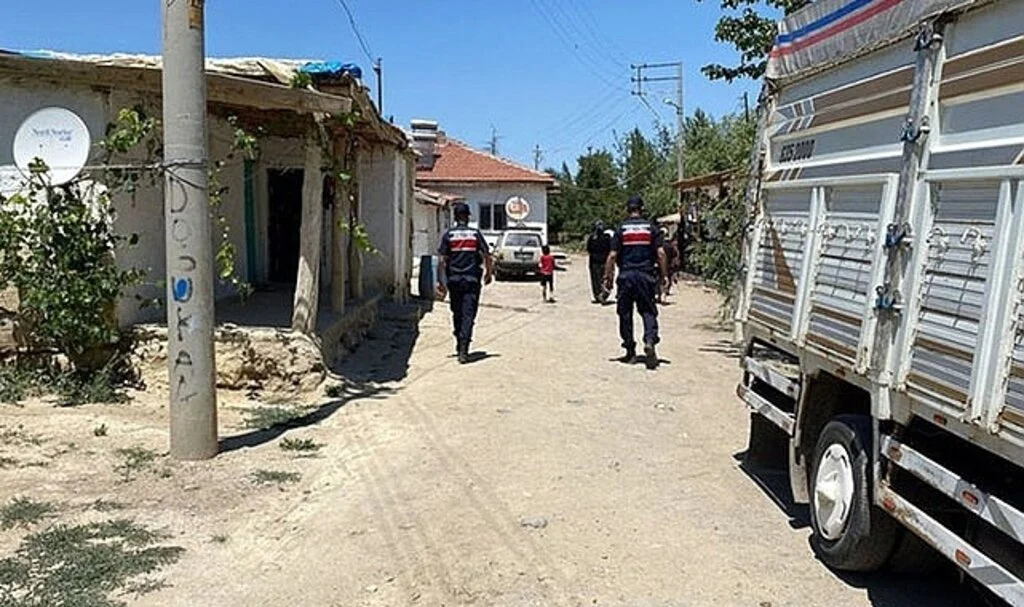 Koca dehşeti! Boşanmak isteyen karısını ağır yaraladı