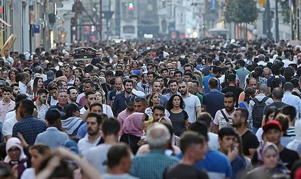 Koronavirüs hastalarında en çok görülen belirti değişti: Şu sıralar boğazınız ağrıyorsa...