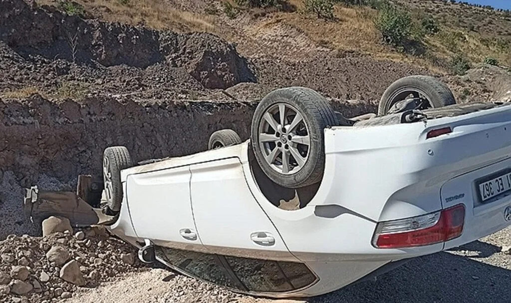 KPSS'ye yetişmeye çalışırken kaza yaptılar: 2 yaralı