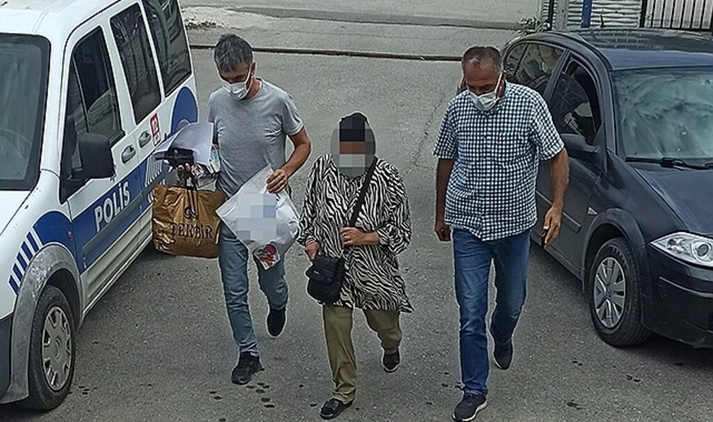 Mağazadan elbise çalan kadın suçüstü yakalandı