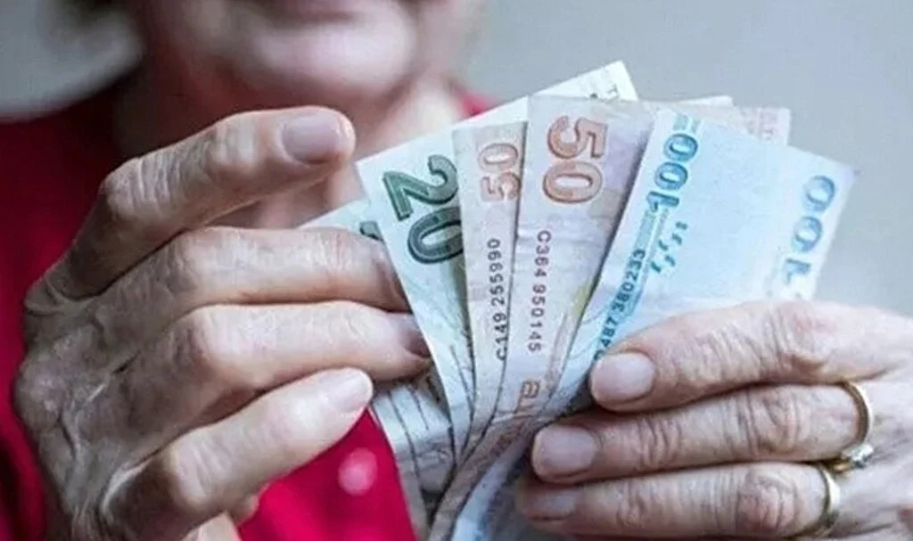 Milyonlarca emekliye müjde: Maaş farkı bugün hesaplarda