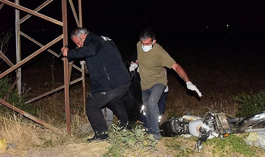 Motosikletiyle gerilim hattının direğine çarpan Semih, hayatını kaybetti