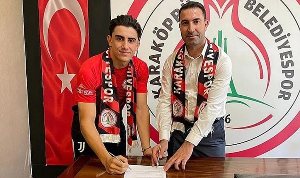 Mustafa Özköroğlu Kadıköyspor'dan ayrıldı