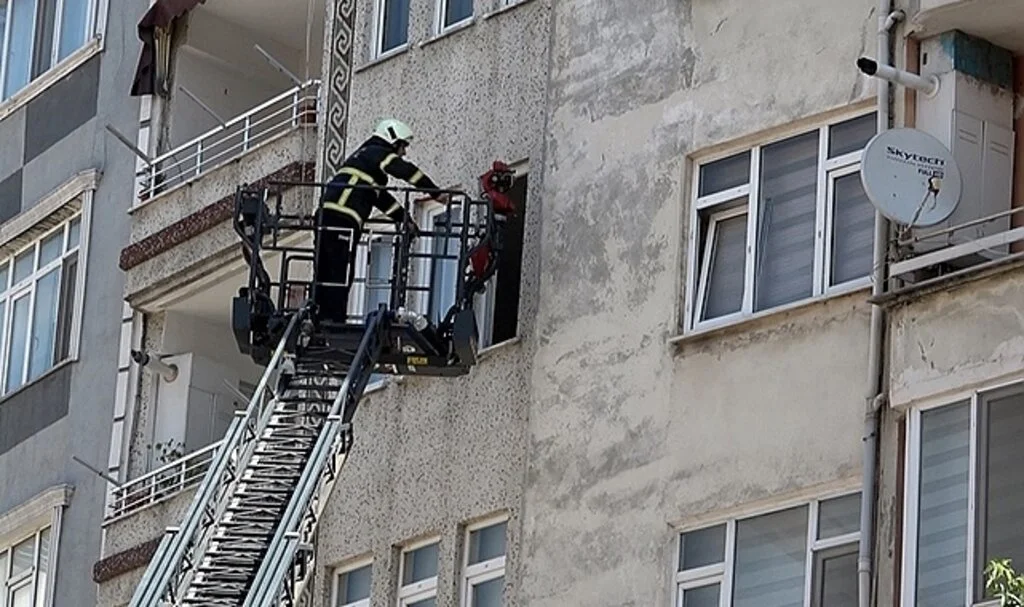 Ocakta unutulan yemek itfaiyeyi alarma geçirdi