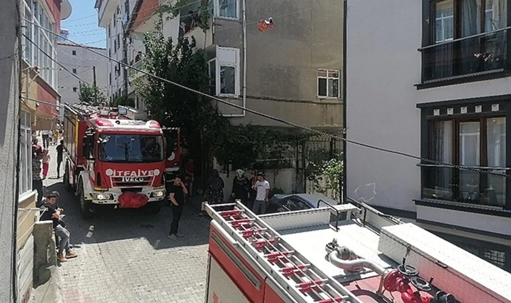 Ocakta unutulan yemek yangın çıkardı