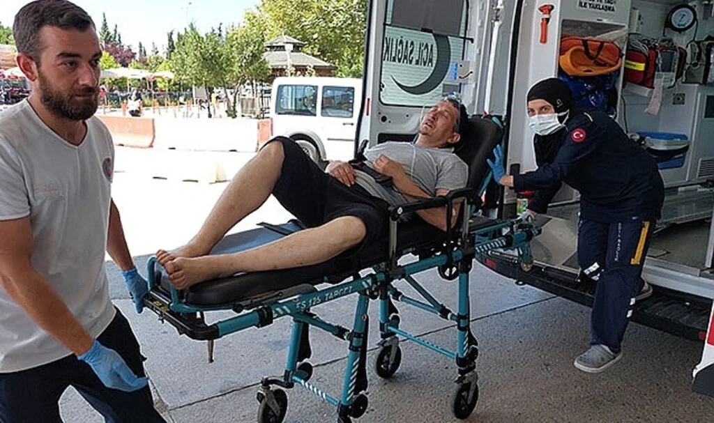 Ocakta unutulan yemekten yangın çıktı: 1 kişi hastanelik oldu