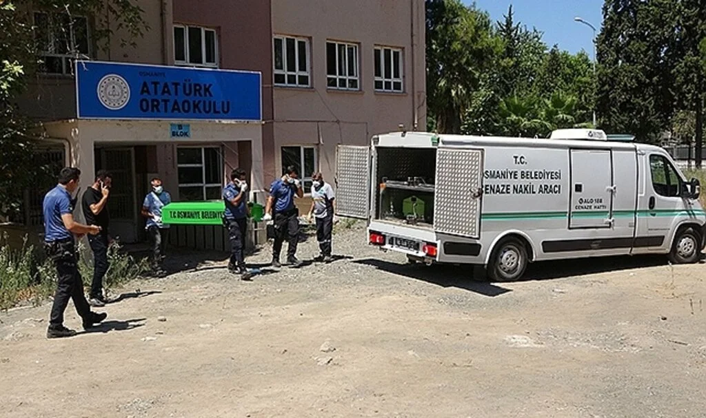 Okul binasında erkek cesedi bulundu