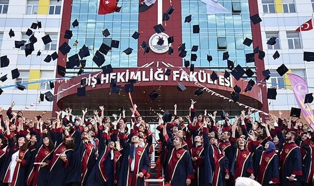 OMÜ Diş Hekimliği Fakültesi’nde mezuniyet heyecanı