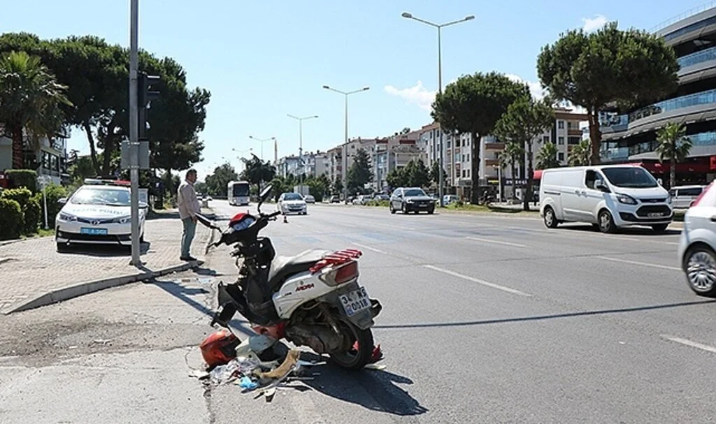 Otomobil ile motosiklet kaza yaptı: 2 yaralı