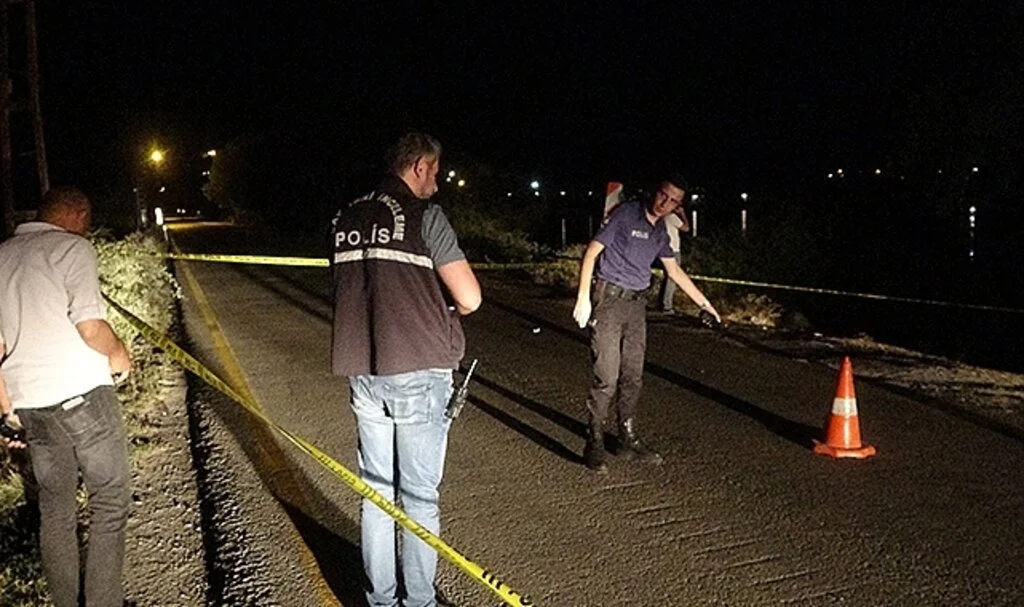 Otomobilden gölet kenarındaki gençlere ateş açıldı: 1 ölü