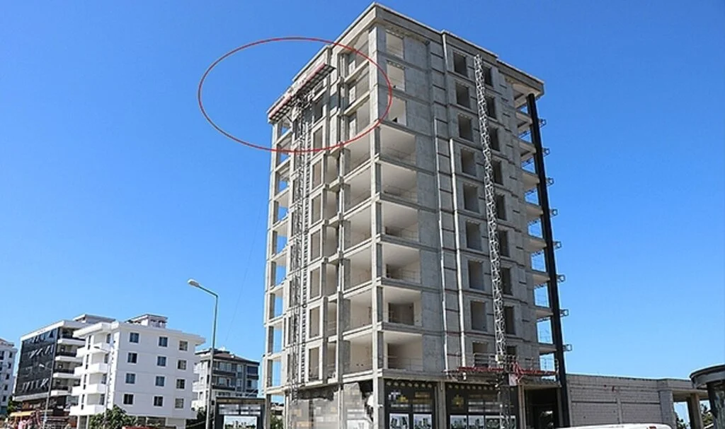 Samsun’da 9. kattan düşen inşaat işçisi ağır yaralandı