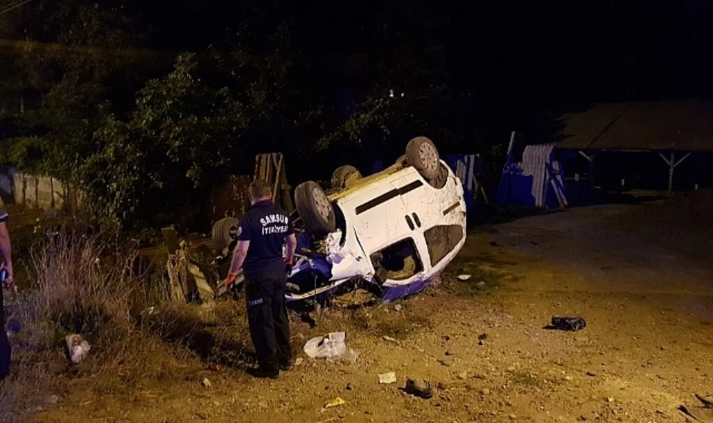 Samsun'da hafif ticari araç takla attı: 2 ölü, 3 yaralı