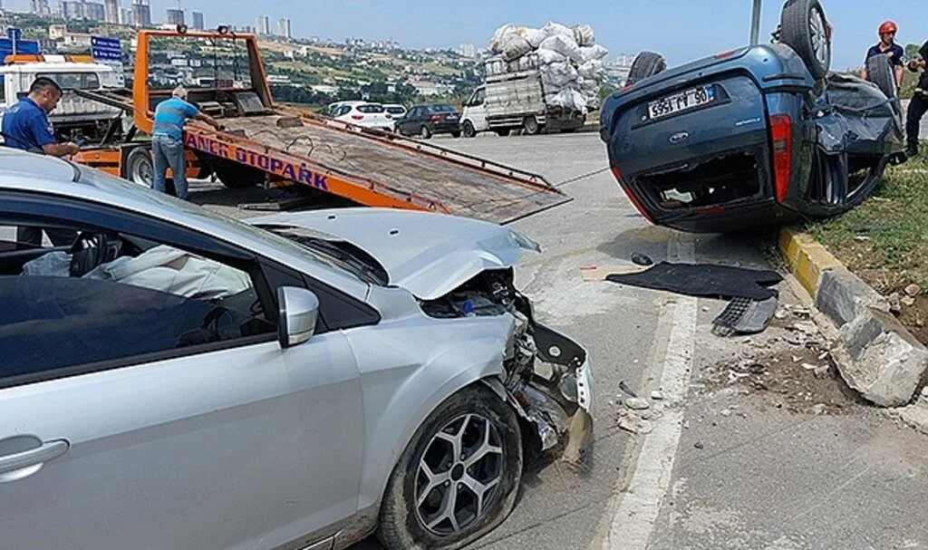 Samsun'da kavşakta otomobiller çarpıştı: 6 yaralı