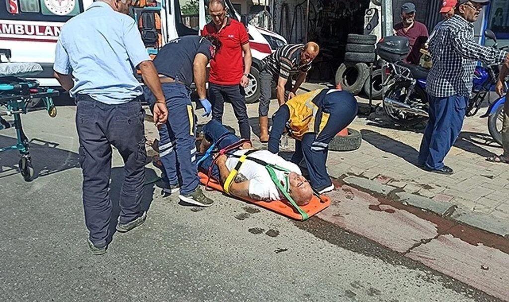 Samsun'da otomobile çarpan motosiklet sürücüsü yaralandı