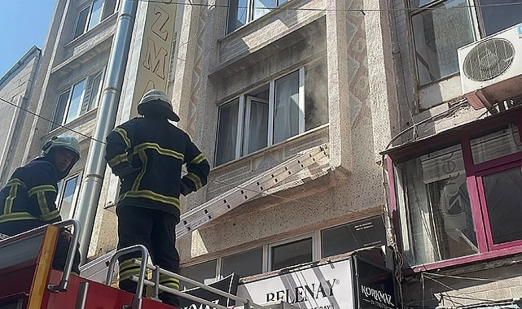 Samsun'da tekstil ürünleri deposunda çıkan yangın söndürüldü