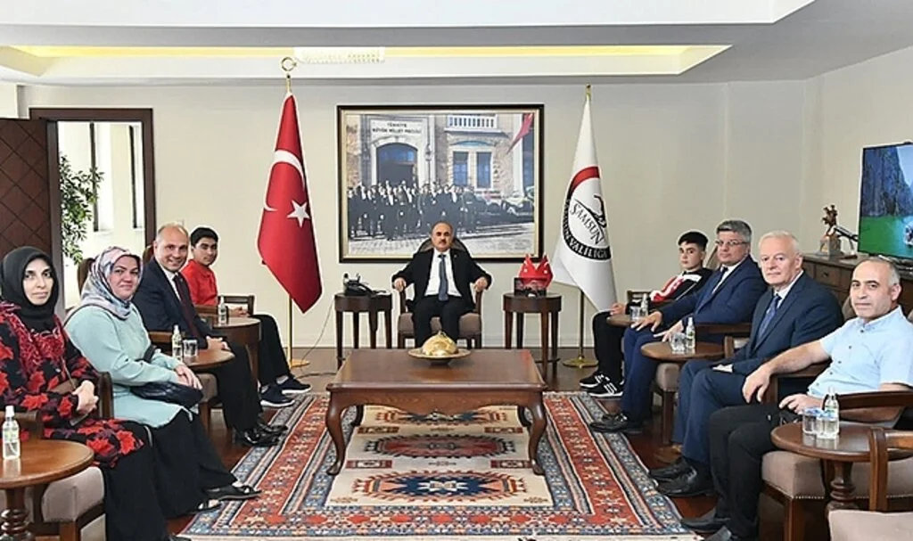 Samsun Valisi Dağlı'dan LGS birincilerine tablet