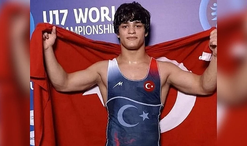 Samsunlu güreşçi dünya şampiyonu oldu