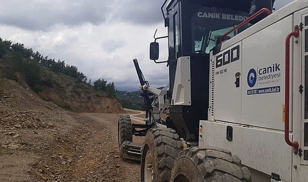 Sandıkçı: “İlçemizin ulaşım ağını güçlendiriyoruz”