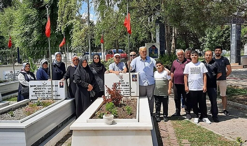 Şehit asker kabri başında dualarla anıldı
