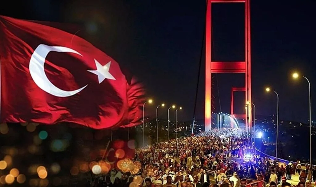 Siyasilerden 15 Temmuz mesajı: Sessizce nöbetteyiz