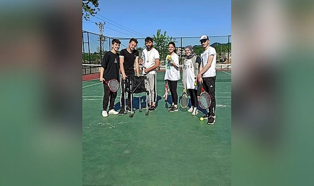 Spor okulunda yetenikli tenisçiler yetişiyor