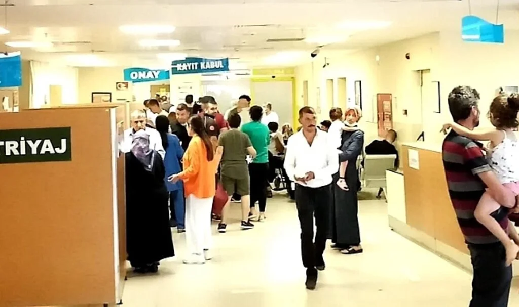 Sünnet düğününde tavuklu pilavdan zehirlenen 100 kişi hastanelere koştu