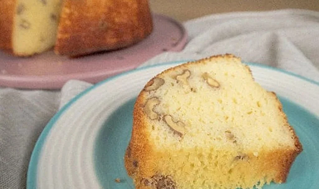 Sütsüz, Lezzeti de Nefis: Limonlu Cevizli Kek Tarifi