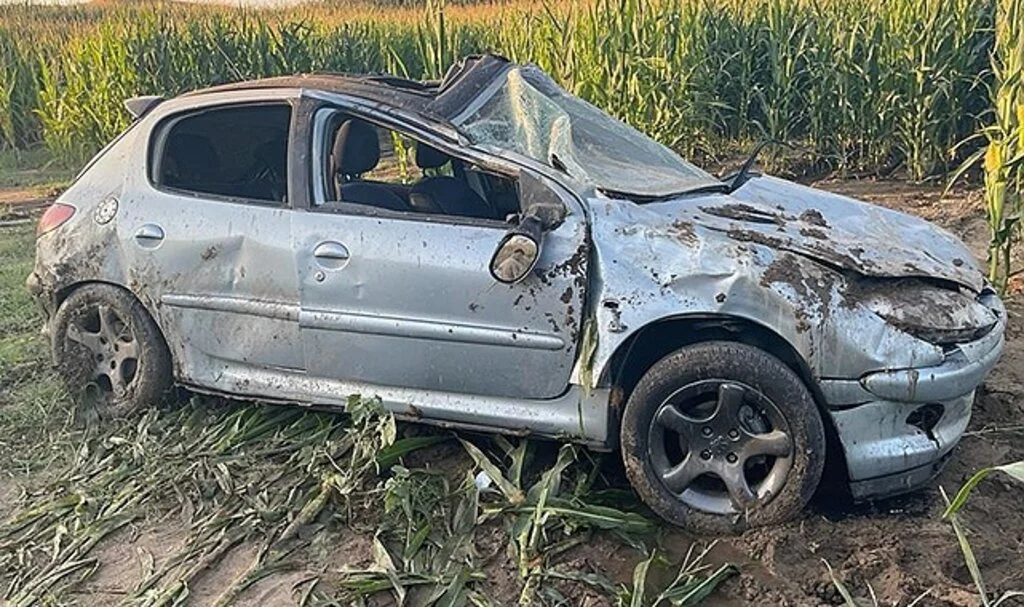 Takla atan otomobil mısır tarlasına uçtu: 1 yaralı