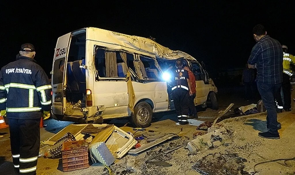 Tarım işçilerini taşıyan minibüs devrildi: 1 ölü, 3'ü ağır 14 yaralı