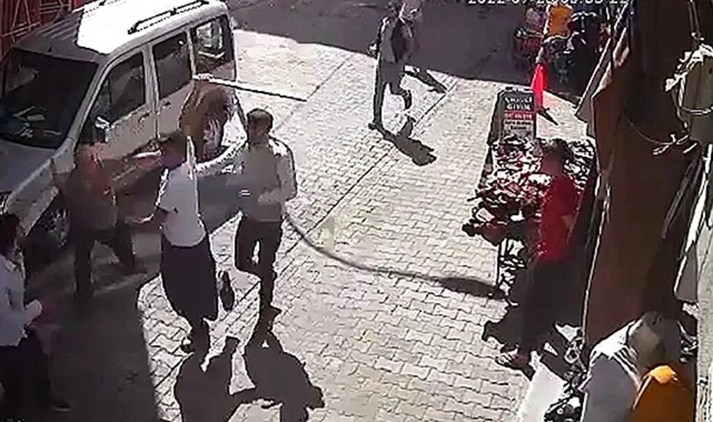 Taşlı sopalı kavga