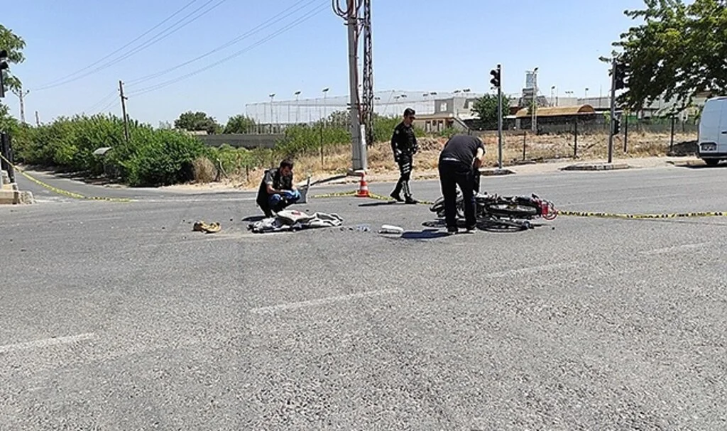 Tıra çarpan motosikletin sürücüsü öldü