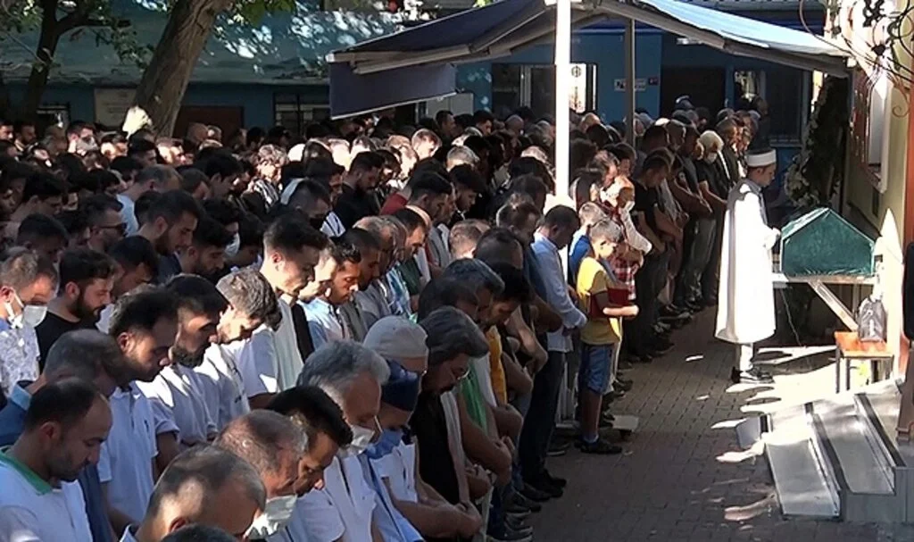 Unkapanı’ndaki motosiklet kazasında ölen genç toprağa verildi