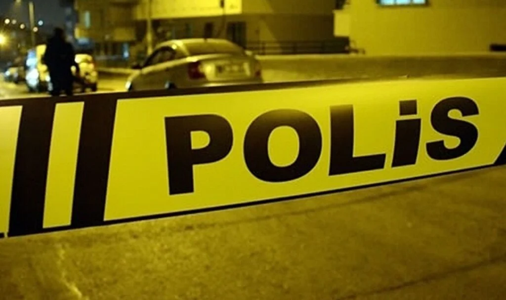 Yaşlı kadın evin salonunda çıplak ve ölü halde bulundu 