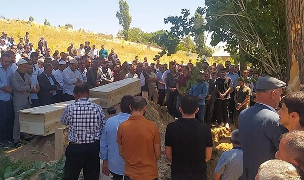 Yayladaki kavgada ölen 4 kişi toprağa verildi,