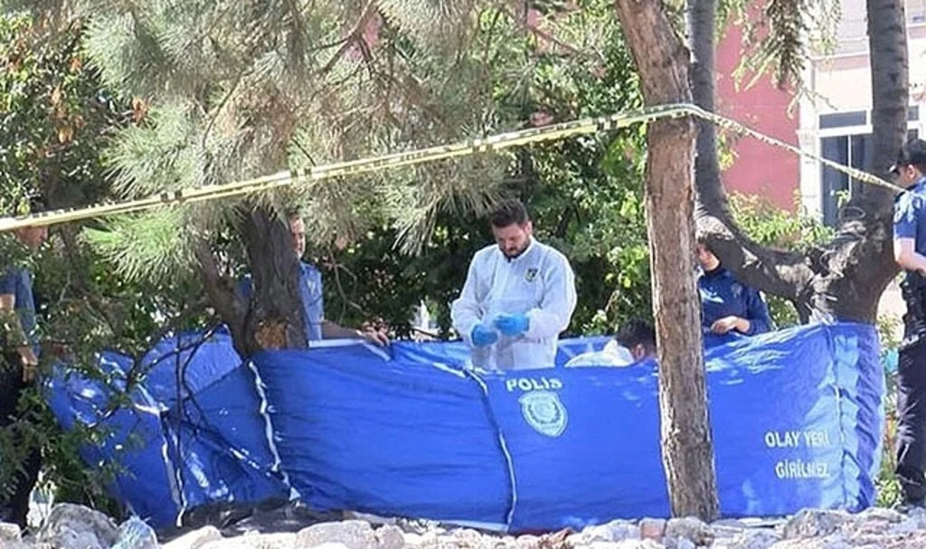 Yol kenarında cansız beden bulundu