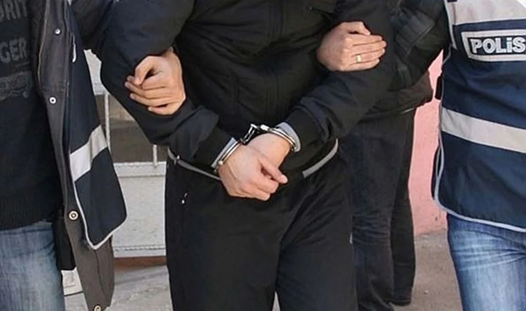 Yüksek sesle konuşma kavgasında kuzenini öldürmüştü, tutuklandı