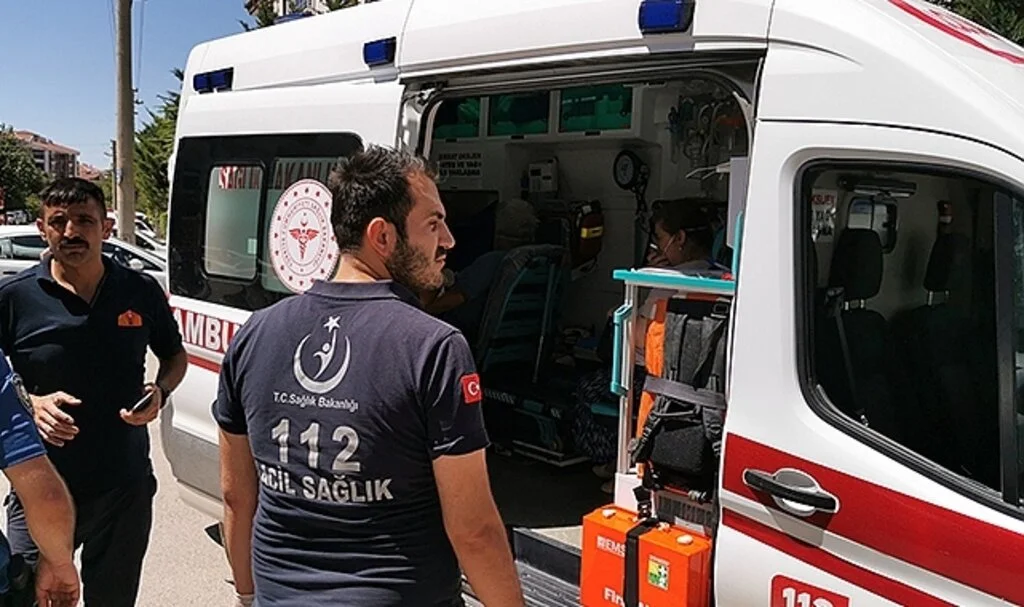 Zihinsel engelli gencin çıkardığı yangında anne ve babası yaralandı
