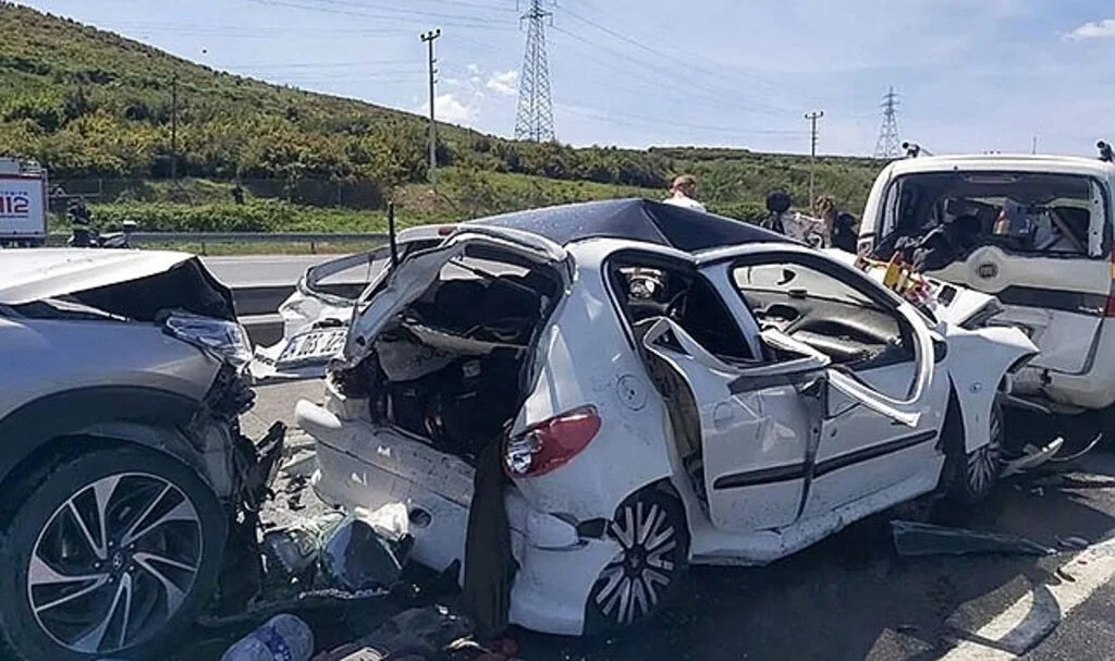 Zincirleme kaza: 1 ölü, 5 yaralı