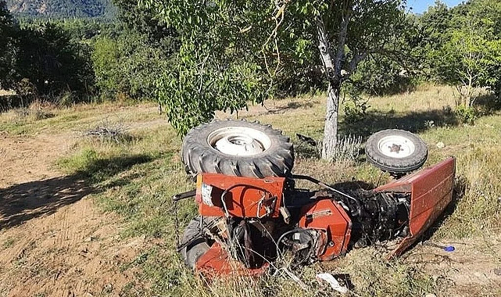 Zincirleme trafik kazası: 2 ölü, 8 yaralı