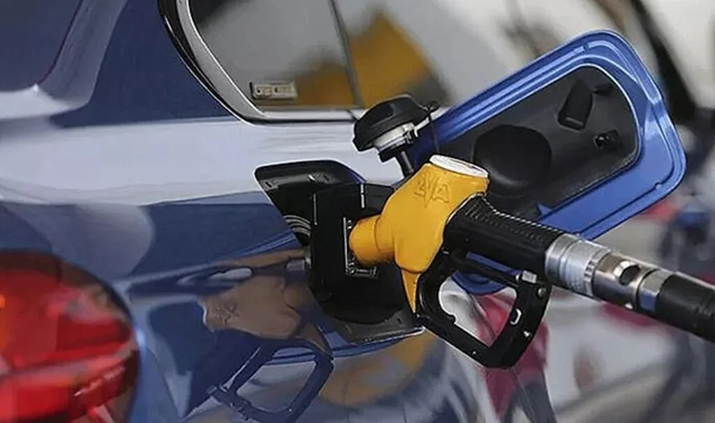 1 günde hem indirim hem zam: Akaryakıt fiyatları yeniden değişti: Motorin ve benzin...
