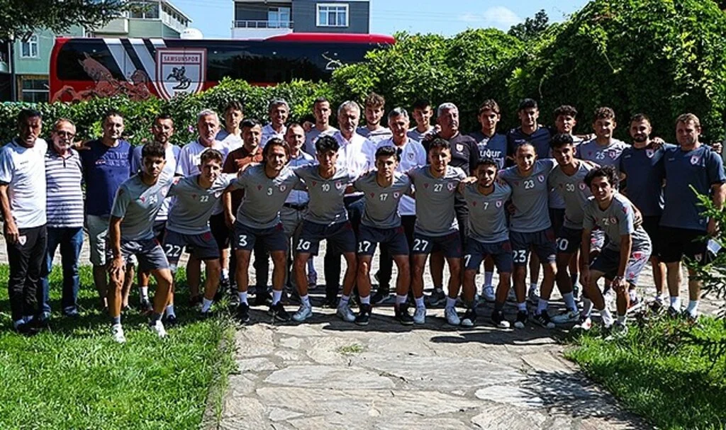 19 Belediye Başkanı Osman Topaloğlu U19 takımını ağırladı 