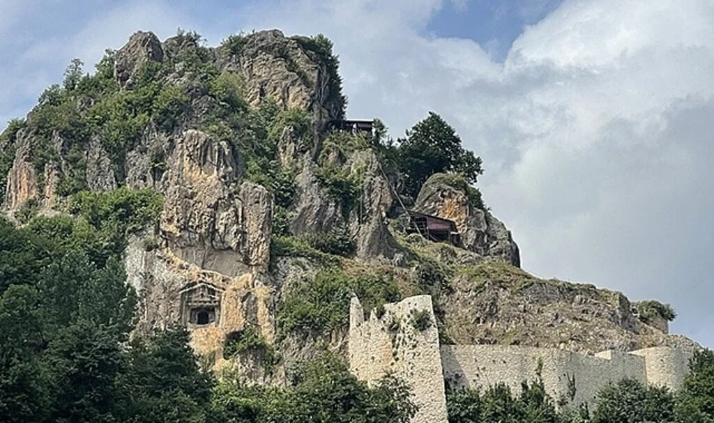 2 bin 500 yıllık Ünye Kalesi turizme hazırlanıyor