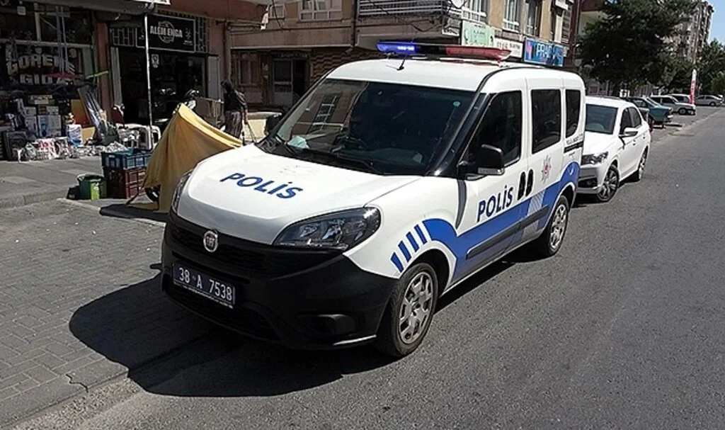 3. kattan düşen çocuk ağır yaralandı