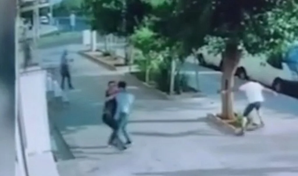 4 kişinin yaralandığı silahlı 'kız kaçırma' kavgası kamerada