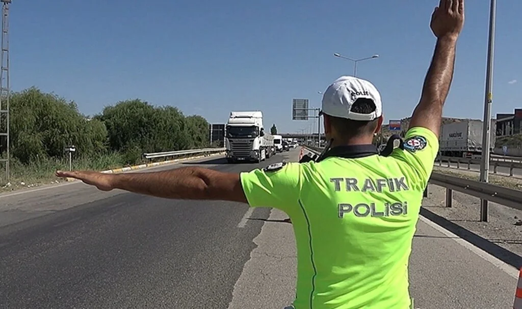 43 ilin geçiş güzergahında sıkı denetim: Otobüs, tır, kamyon tek tek durduruldu