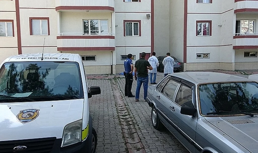 6'ıncı kattan düşen adam hayatını kaybetti